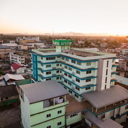 Morakot Twin Chumphon Hotel Exterior photo