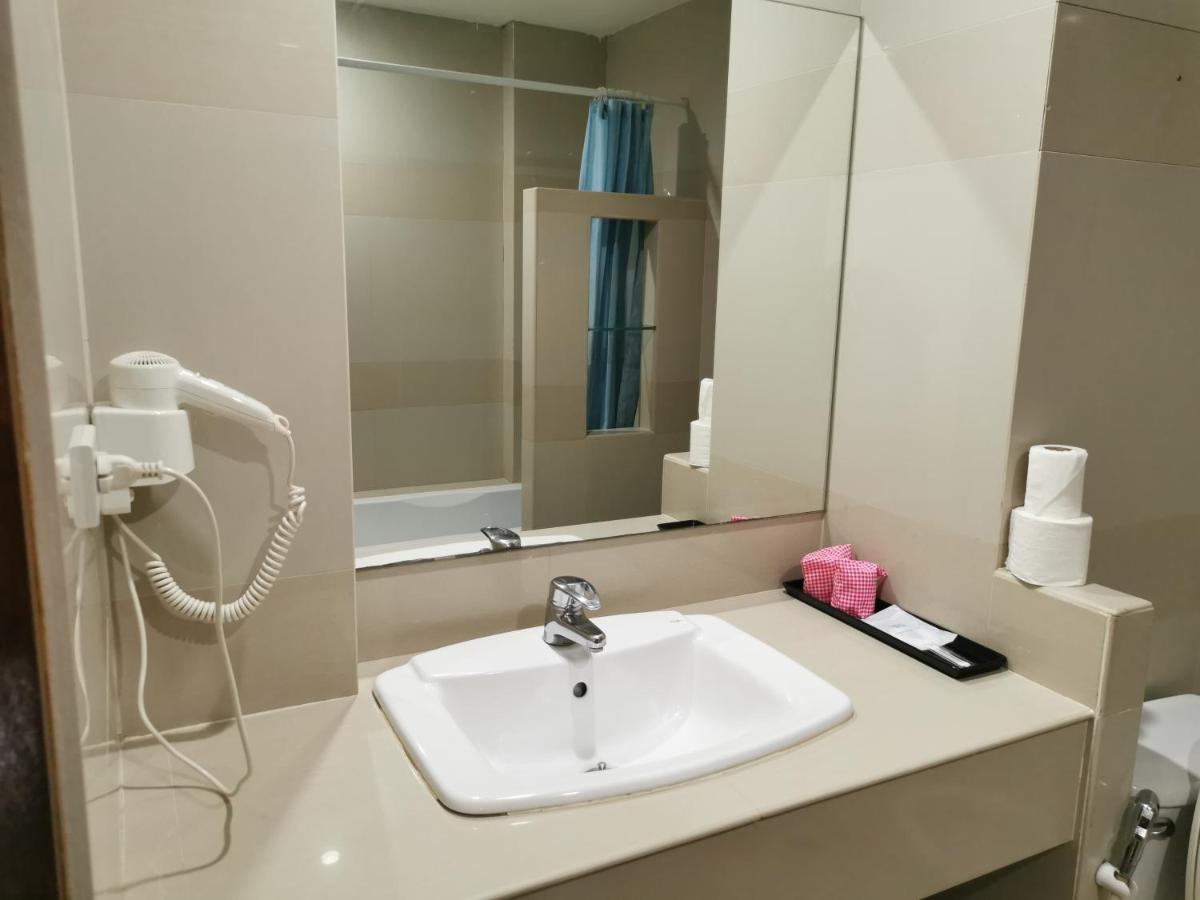 Morakot Twin Chumphon Hotel Exterior photo