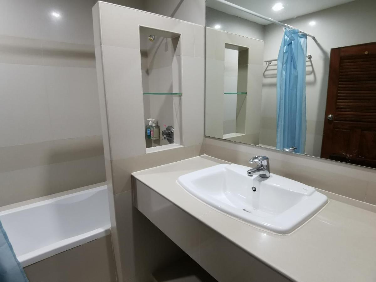 Morakot Twin Chumphon Hotel Exterior photo