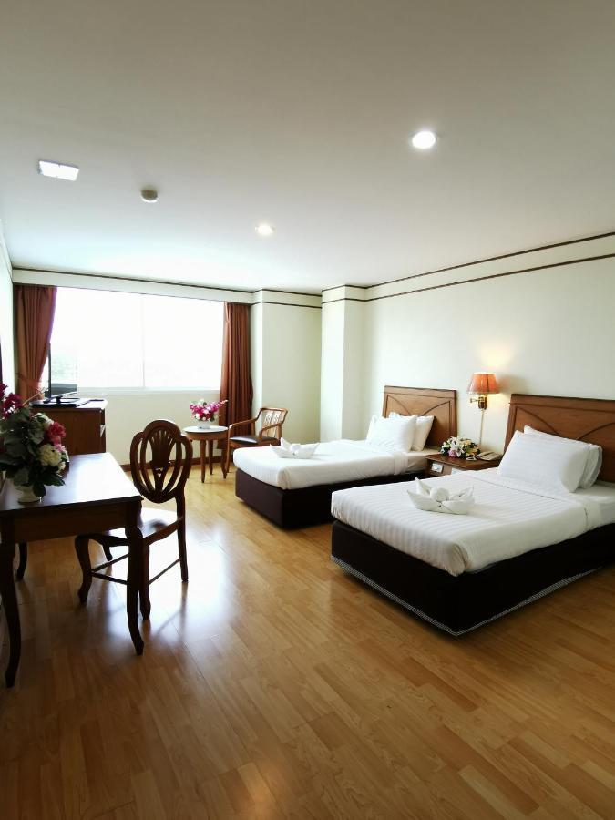 Morakot Twin Chumphon Hotel Exterior photo