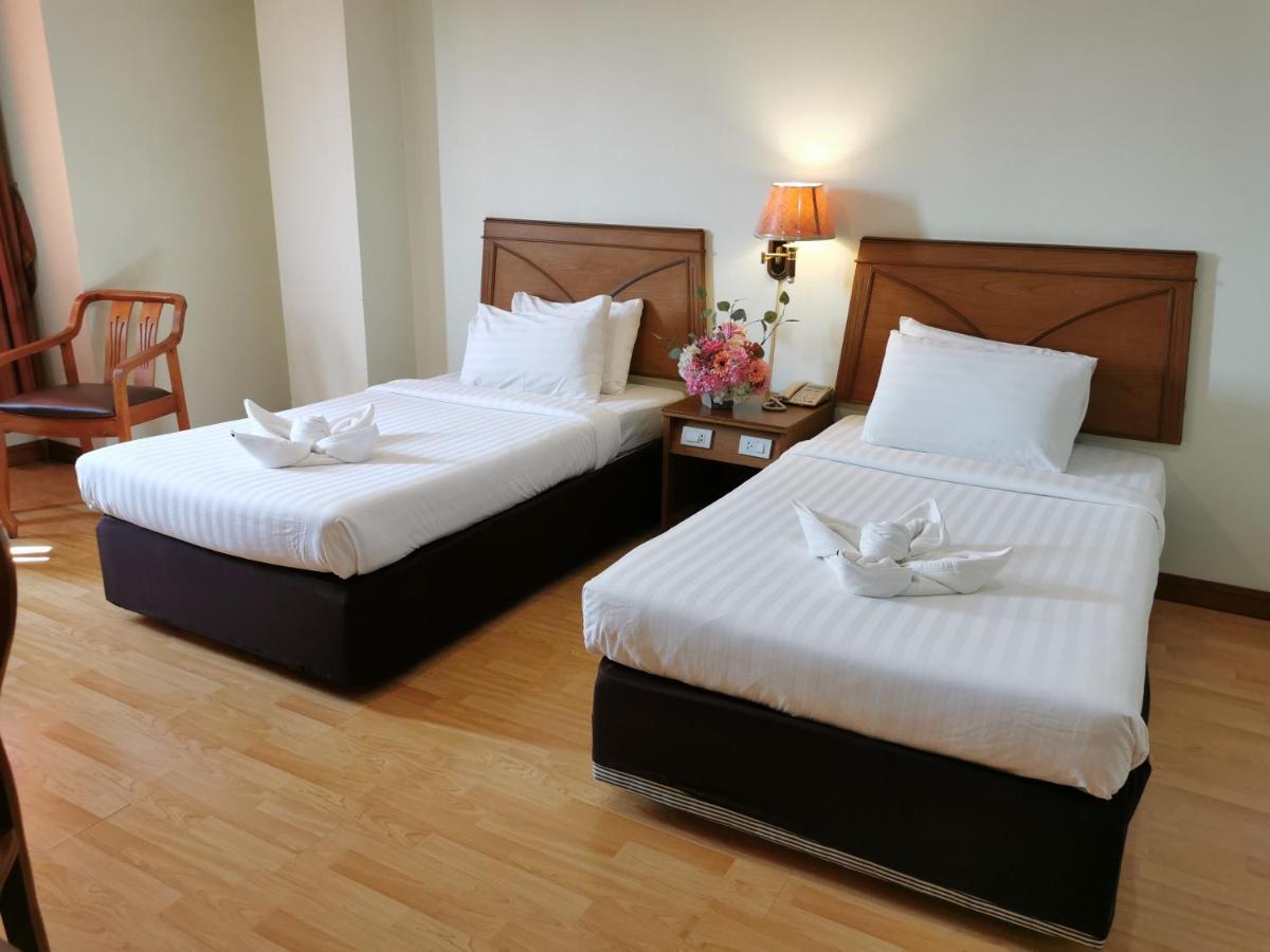Morakot Twin Chumphon Hotel Exterior photo