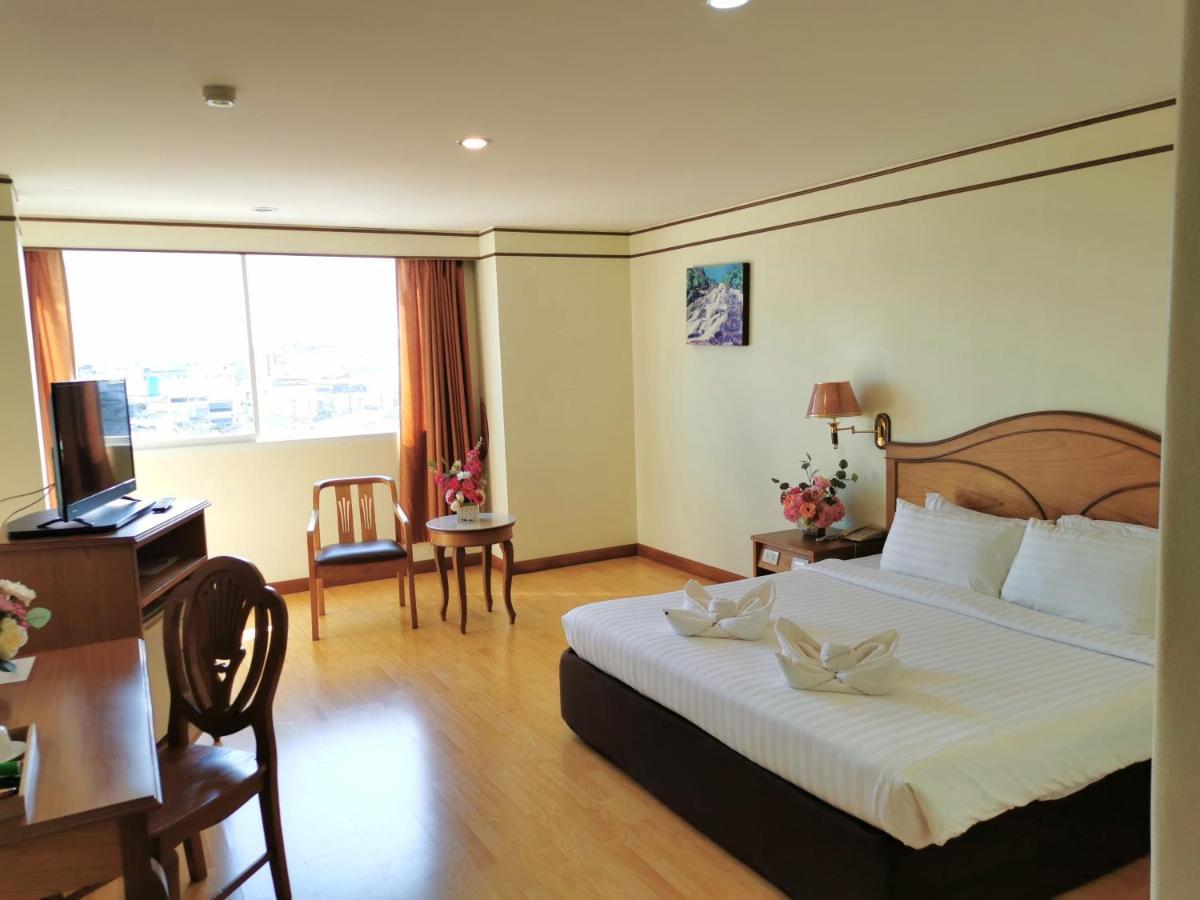 Morakot Twin Chumphon Hotel Exterior photo