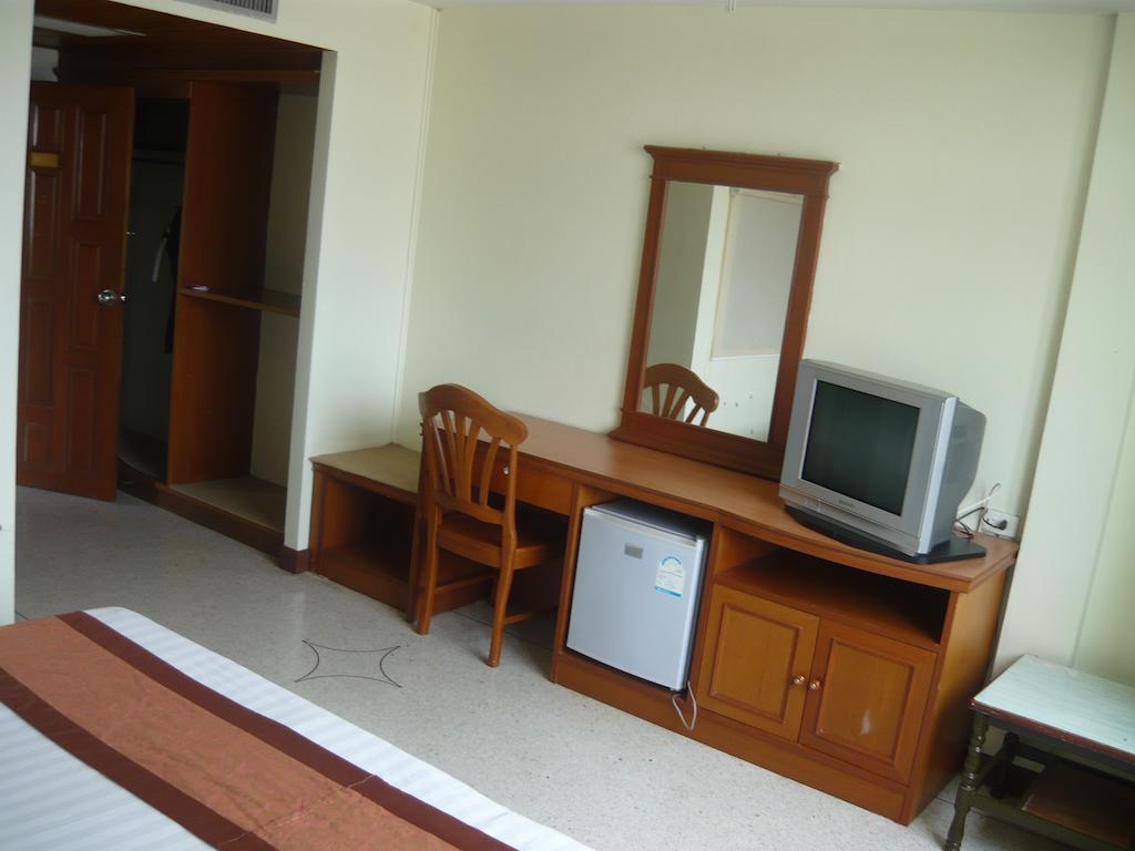 Morakot Twin Chumphon Hotel Room photo