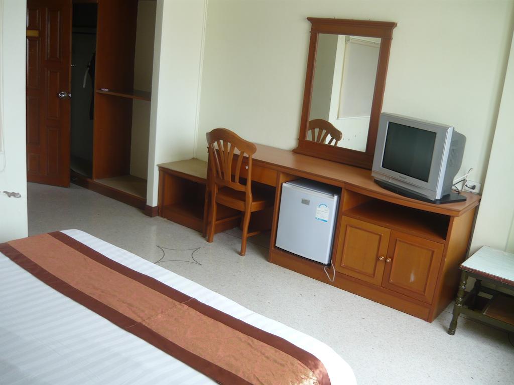 Morakot Twin Chumphon Hotel Room photo