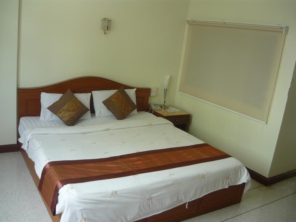 Morakot Twin Chumphon Hotel Exterior photo