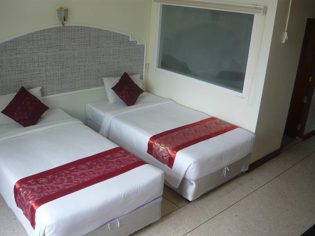 Morakot Twin Chumphon Hotel Exterior photo