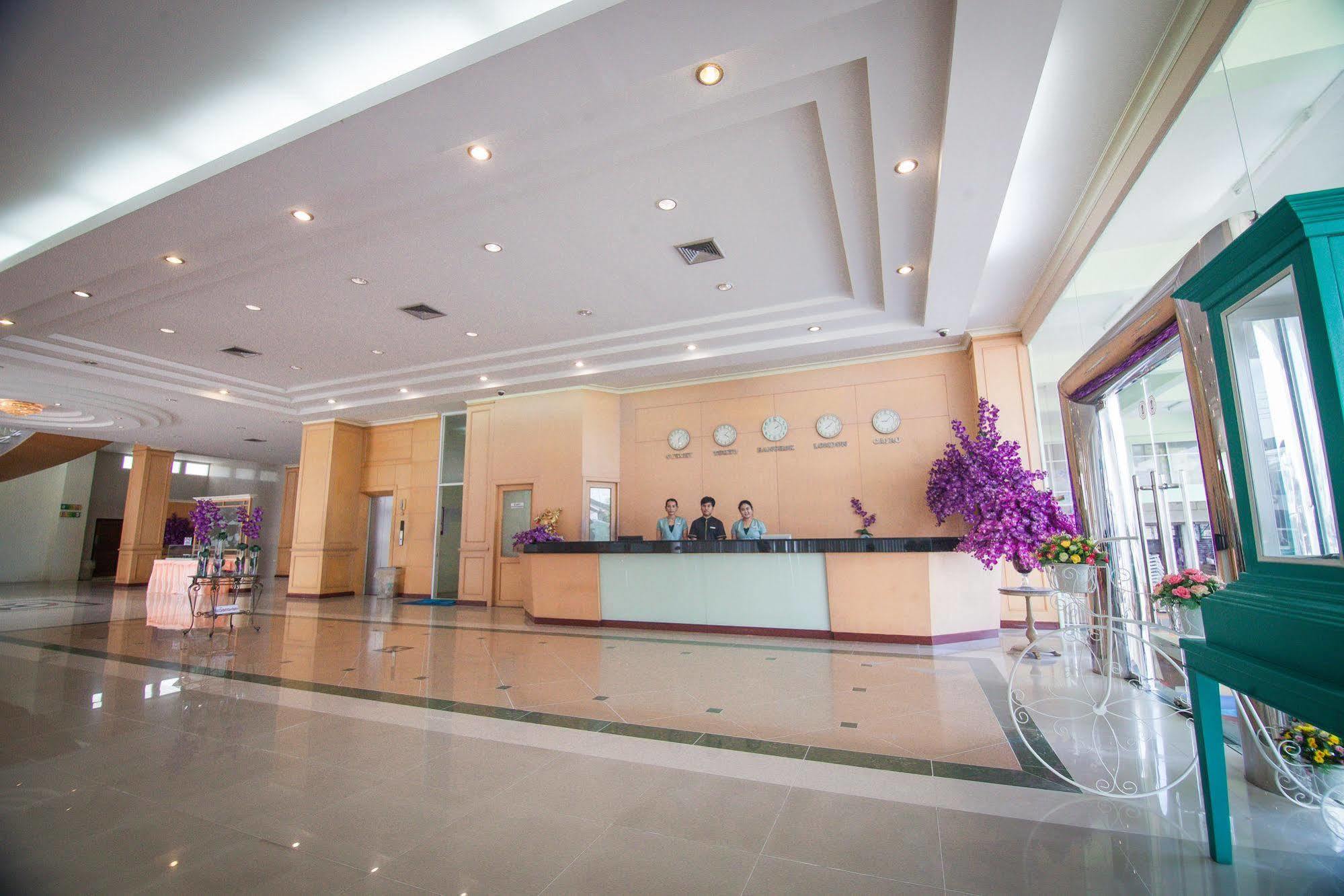 Morakot Twin Chumphon Hotel Exterior photo